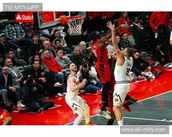 格兰特表现出色19投8中砍下29分6篮板4助攻并完美罚球9中9