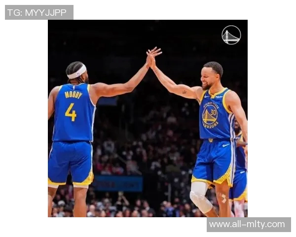 库里回应关键进攻犯规事件称自己只是正常挥臂防守者侵犯了我的空间