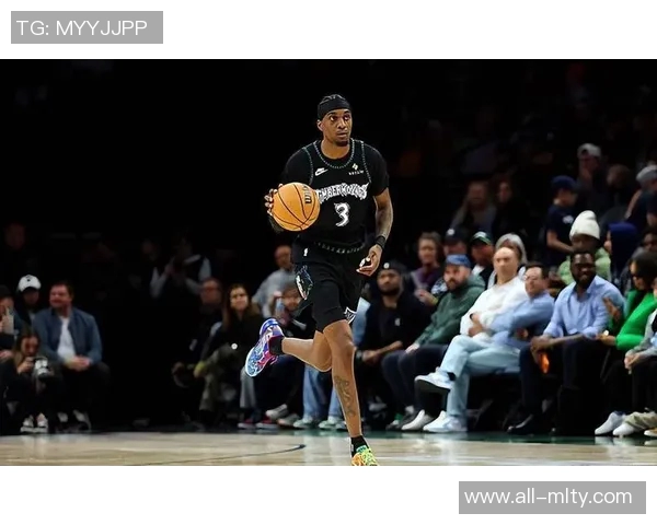 麦克丹尼尔斯半场完美表现6中6砍17分三分球全中并上演精彩空接暴扣