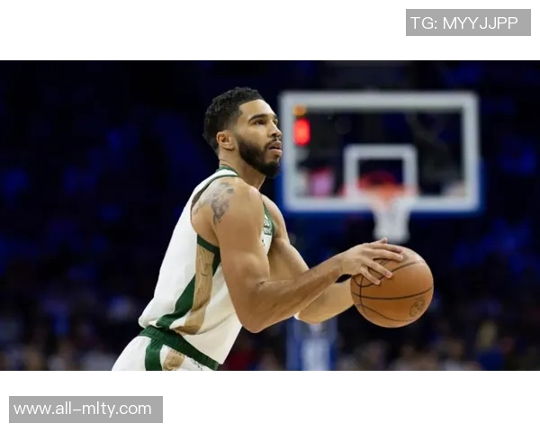 塔图姆复出在防守压力下成功完成单臂扣篮展现强大实力 塔图姆复出在防守压力下成功完成单臂扣篮展现强大实力